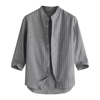 Camisa informal de rayas con cuello alto y manga tres cuartos